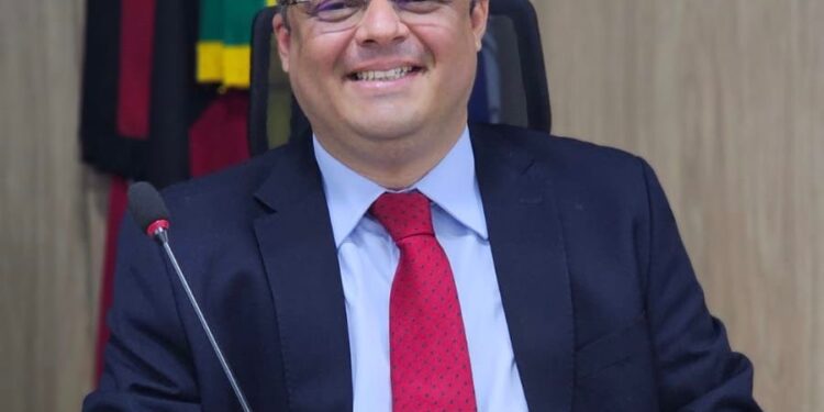 Edvaldo Neto solicita à Câmara Municipal revogação do aumento abusivo de IPTU em Cabedelo