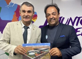 Presidente da AMDE apresenta a Romero Rodrigues projeto para construção de centro comercial no Aluísio Campos