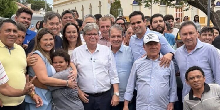 João e Nabor unem situação e oposição e isolam Veneziano em Cajazeiras