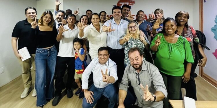 Após reunião, suplentes do Solidariedade recuam de apoio a Cícero e decidem seguir Eduardo