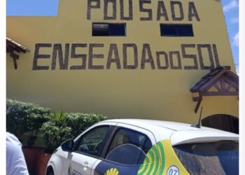 Carro oficial da prefeitura de Curral de Cima é flagrado em pousada no Litoral Sul