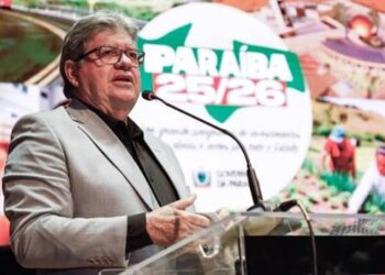 João Azevedo nomeia dois ex-prefeitos para cargos no governo