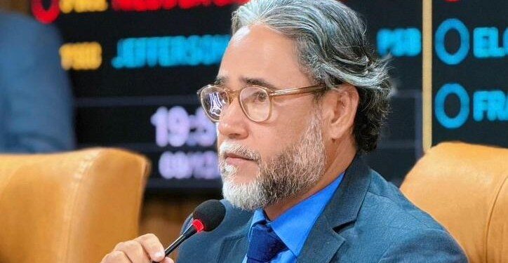 Adriano Martins é entubado após cirurgia e segue internado no Trauma