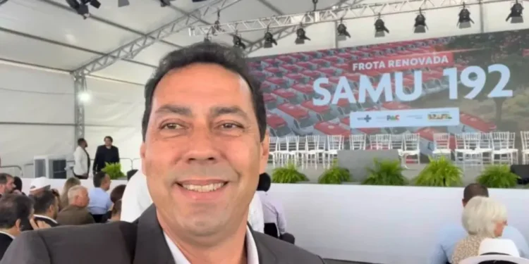 Prefeito de Lucena, Léo Bandeira encaminha PCCR dos servidores à Câmara