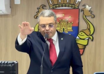 Presidente da Câmara de Cabedelo toma posse como prefeito interino e vai convocar novas eleições