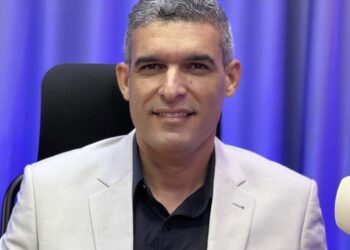 “A grande família”: prefeito de Lagoa de Dentro nomeia esposa, irmã e filho como secretários da gestão