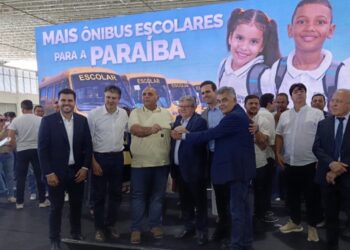 Deputado Márcio Roberto articula entrega de novo ônibus escolar para Bom Sucesso