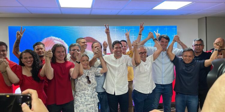 Felipe Leitão entrega todos os cargos no Governo do Estado e diz que apoio a Veneziano será avaliado