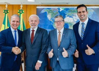 Lula recebe base governista da Paraíba em clima de harmonia durante posse de novo ministro
