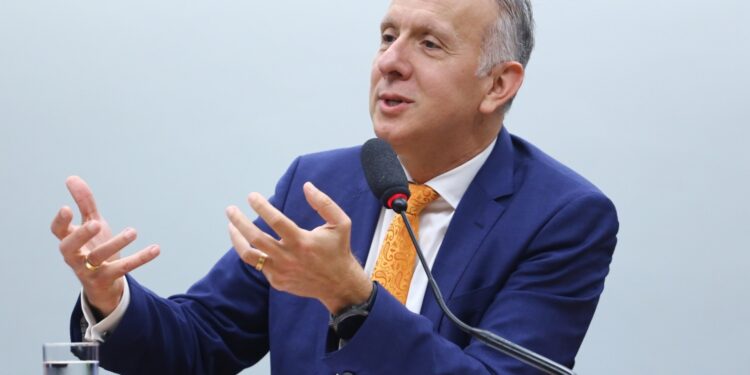 Aguinaldo Ribeiro é designado para relatar projeto que prevê corte de benefícios fiscais em 2026