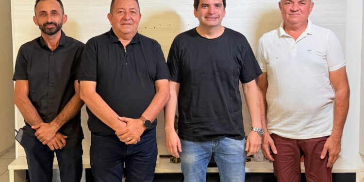 Após rompimento com sucessora, ex-prefeito de Santana dos Garrotes garante apoio a Murilo Galdino