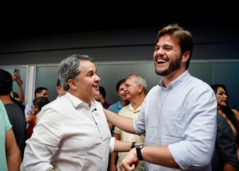 Efraim sinaliza vice para esposa de Bruno e coloca Clã Cunha Lima em saia justa