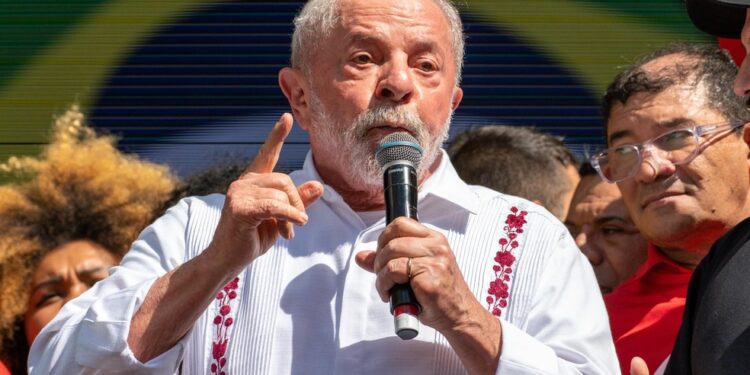 Lula veta quase R$ 50 milhões em emendas para a Paraíba e corta recursos da saúde