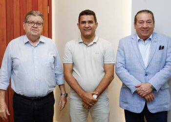 Prefeito de Caaporã, do União Brasil, fecha com João Azevêdo para o Senado