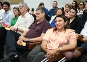 Cida descarta tese de Ricardo sobre candidatura própria do PT na Paraíba