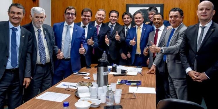 Deputados da Paraíba destinam mais de R$ 155 milhões em emendas Pix; Gervásio lidera ranking