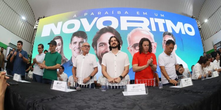 Clã Cunha Lima formaliza apoio a Cícero, que anuncia vice de Campina