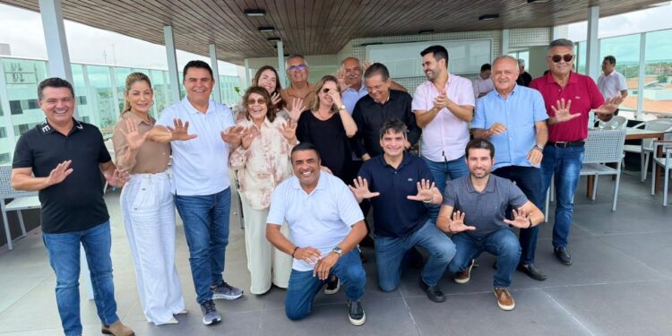 Exclusivo: Bancada do Republicanos se reúne para almoço na casa de Wilson Filho, em Camboinha