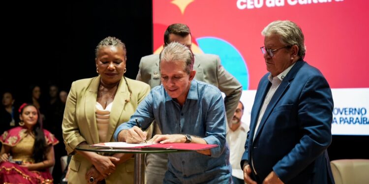 Nabor assina convênio com Ministério para construção do CEU da Cultura