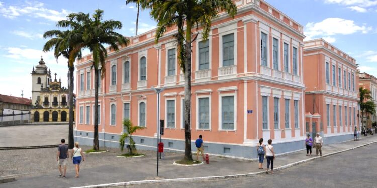 João Azevêdo formaliza a instalação de hotel do Vila Galé no Centro Histórico de João Pessoa