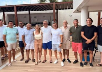 Prefeito interino de Cabedelo e 10 dos 15 vereadores anunciam apoio a Vitor Hugo para deputado