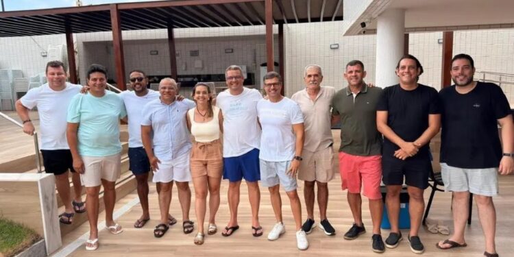 Prefeito interino de Cabedelo e 10 dos 15 vereadores anunciam apoio a Vitor Hugo para deputado