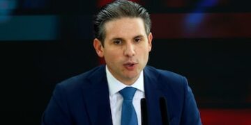 Hugo Motta encaminha PEC do fim da escala 6×1 à CCJ