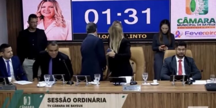 Inusitado: sessão na Câmara de Bayeux é suspensa após odor de peido no plenário