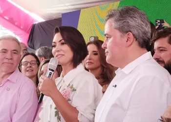 De malas prontas para o PL, Efraim deve oficializar filiação no dia 22, em João Pessoa