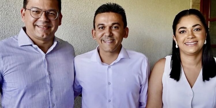 Mal-estar na gestão: prefeito de Santa Rita exonera esposa e irmão em meio à disputa interna por vaga na Assembleia