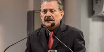 Tião acusa advogado de circular com ‘mala de bombons’ para tentar mudar votos para o TCE