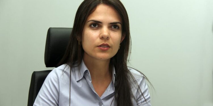 João Azevêdo nomeia interina para Secretaria de Infraestrutura após saída de Deusdete