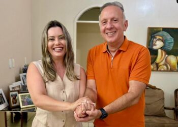 Vereadora e dois suplentes de Campina Grande deixam Jhony e fecham com Aguinaldo