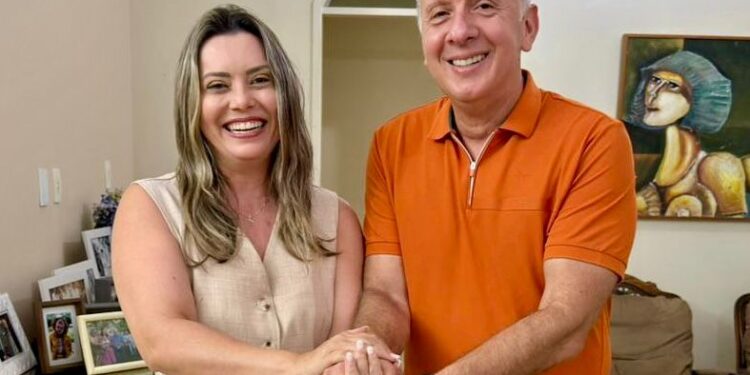 Vereadora e dois suplentes de Campina Grande deixam Jhony e fecham com Aguinaldo