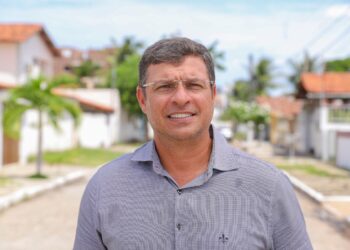 MP ajuiza ação contra Vítor Hugo por falas discriminatórias contra população em situação de rua