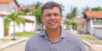 MP ajuiza ação contra Vítor Hugo por falas discriminatórias contra população em situação de rua