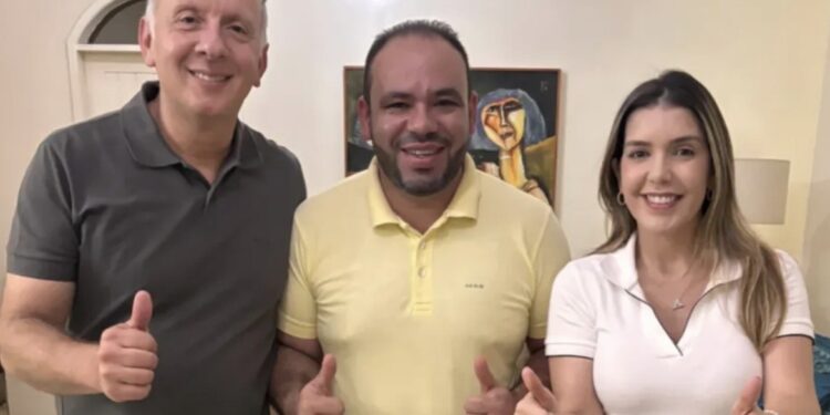 Rompida com Jhony, Lorena fecha dobradinha com Aguinaldo e atrai lideranças de Campina