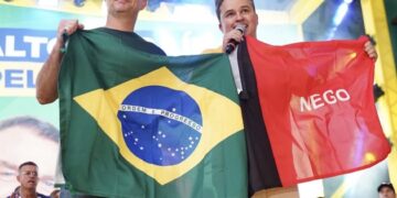 Com discurso emocionado, Efraim se filia ao PL e lança pré-candidatura ao governo