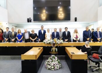 Márcio Roberto participa de entrega da Medalha Epitácio Pessoa à primeira-dama da Paraíba