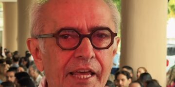 Em tom descontraído, Cícero mantém mistério sobre saída da Prefeitura