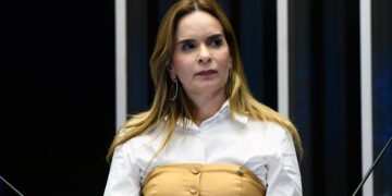 Daniella relata relacionamento abusivo com juiz e diz que foi sufocada e obrigada a fazer tatuagem