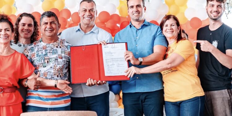 Veneziano aparece na foto com prefeito, mas passa constrangimento e “sobra na curva” em Sapé