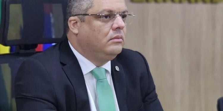 Menos de 48h após eleito, prefeito de Cabedelo é afastado do cargo em operação da PF