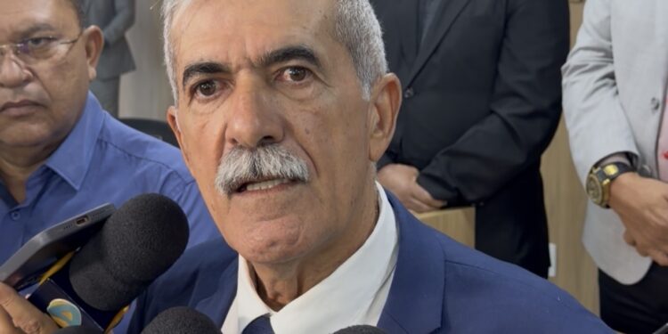 Pereira fala sobre relação com Neto, promete manter secretariado e revela primeiro ato da gestão