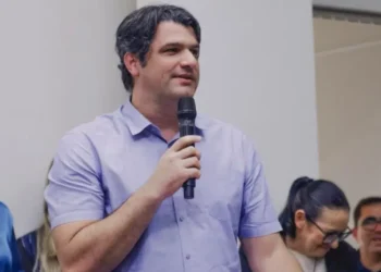 Léo Bezerra determina operação de fiscalização na orla da Capital após novo caso de poluição