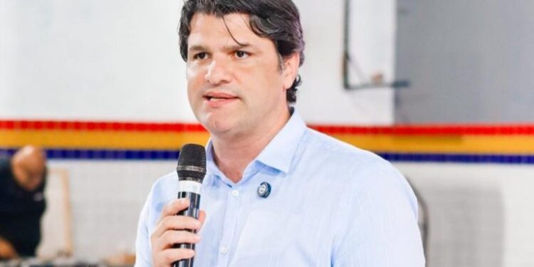 Léo Bezerra exonera ex-vereador e aliado de deputado da gestão na Capital