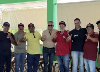 Grupo de vereadores e lideranças de Emas declara apoio à reeleição de Márcio Roberto