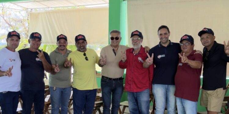 Grupo de vereadores e lideranças de Emas declara apoio à reeleição de Márcio Roberto