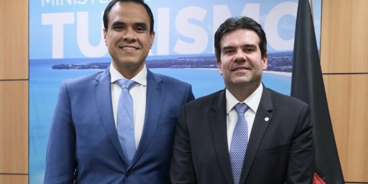 Durante agenda em Brasília, Eduardo Carneiro discute liberação de recursos e interiorização do turismo com o ministro Gustavo Feliciano