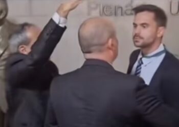 Confusão na Câmara: Cabo Gilberto enquadra assessor de Janones que interrompeu com palavrão entrevista à Globo